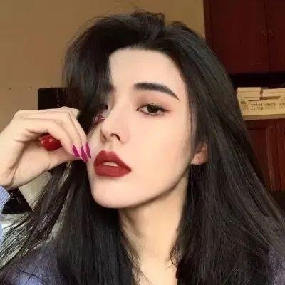 玛丽的白色连衣裙
